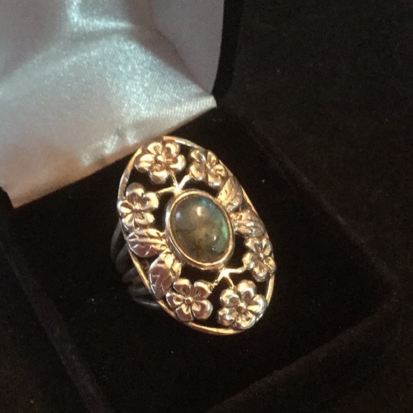 Exquisite Artistic Genuine Labradorite Ring - Picture 4 of 8